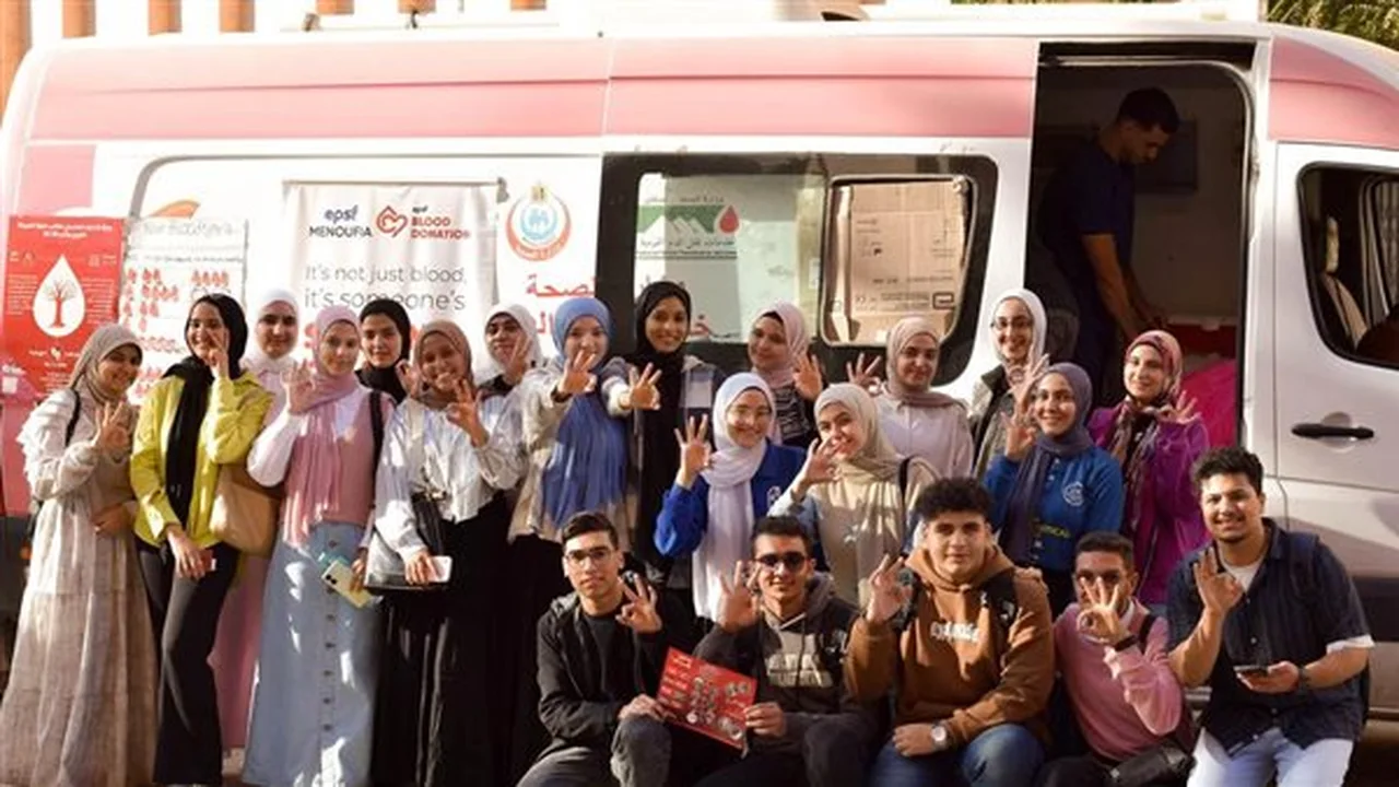 حملة ميدانية.. طلاب صيدلة المنوفية يطلقون مبادرة وطنية للتوعية بالتبرع بالدم